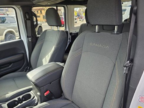 Used 2024 Jeep Wrangler Unlimited Sahara AWD/4WD image 22