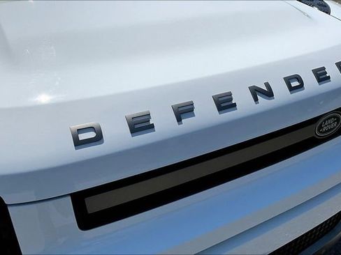 Used 2025 Land Rover Defender 110 X-Dynamic SE AWD/4WD image 28