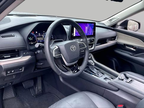 Used 2025 Toyota Grand Highlander AWD image 18