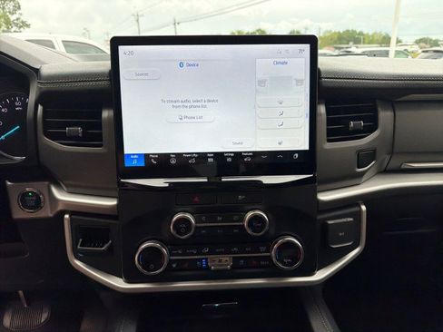 Used 2022 Ford Expedition XLT image 20