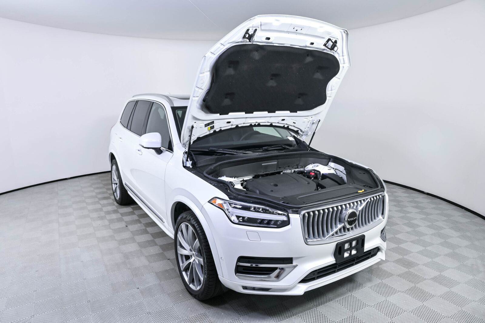 Certified 2023 Volvo XC90 B6 Plus AWD/4WD image 34