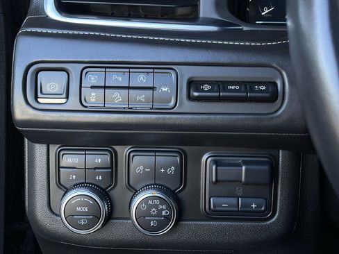 Used 2023 GMC Yukon XL Denali Ultimate image 18