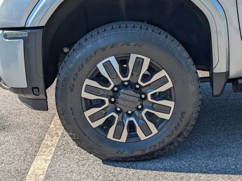 Used 2025 GMC Sierra 2500 Denali Ultimate image 11