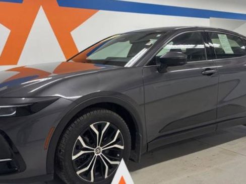 Used 2023 Toyota Crown XLE image 2