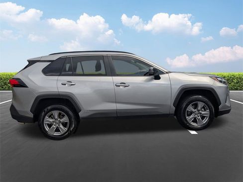 Used 2024 Toyota RAV4 LE AWD/4WD image 3