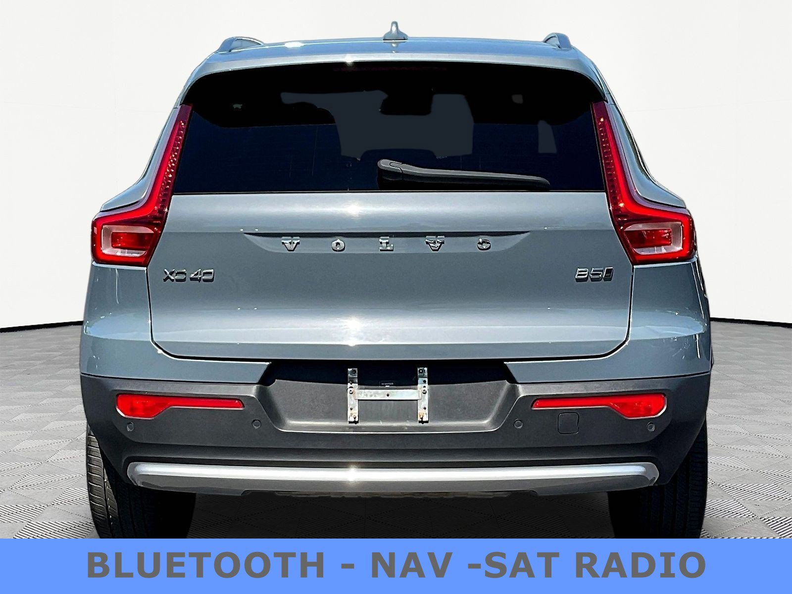 Used 2023 Volvo XC40 B5 Core AWD/4WD image 5