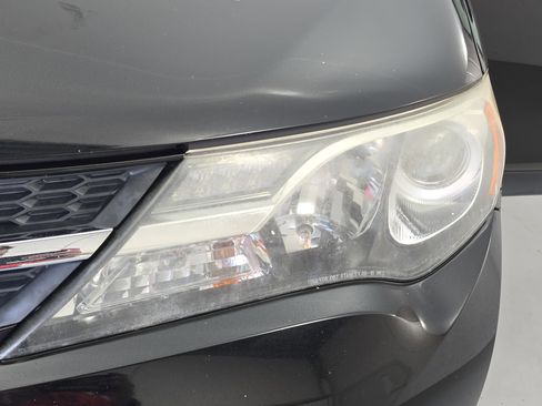 Used 2015 Toyota RAV4 XLE AWD/4WD image 30