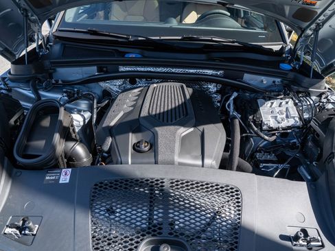 New 2026 Porsche Macan Turbo image 17