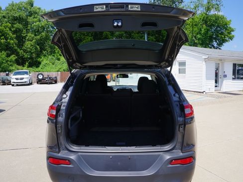 Used 2017 Jeep Cherokee Latitude w/ Cold Weather Group image 5