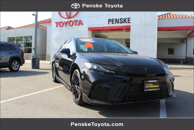 Certified 2025 Toyota Camry SE FWD image 1