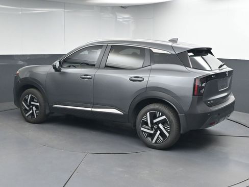Used 2025 Nissan Kicks SV w/ SV Premium Package FWD image 5