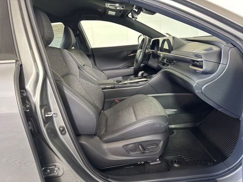 Used 2024 Toyota Crown XLE image 4