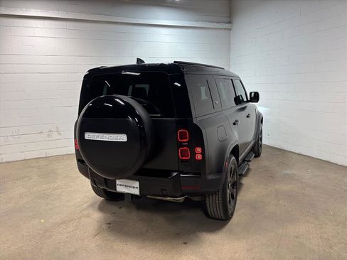 Used 2023 Land Rover Defender 110 SE image 7