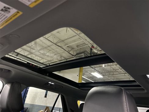 Used 2021 Ford Explorer XLT w/ Equipment Group 202A image 25