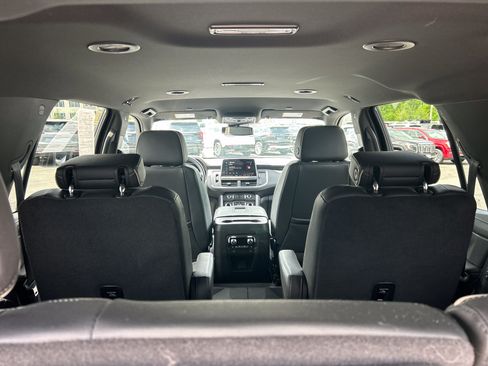 Certified 2024 GMC Yukon SLT w/ SLT Luxury Package AWD/4WD image 14