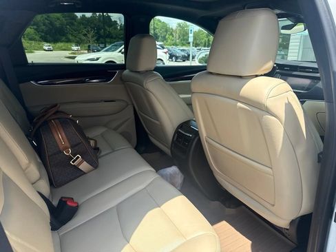 Used 2017 Cadillac XT5 Premium Luxury FWD image 8