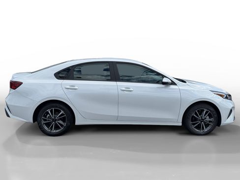 Used 2023 Kia Forte LXS w/ LXS Technology Package FWD image 6