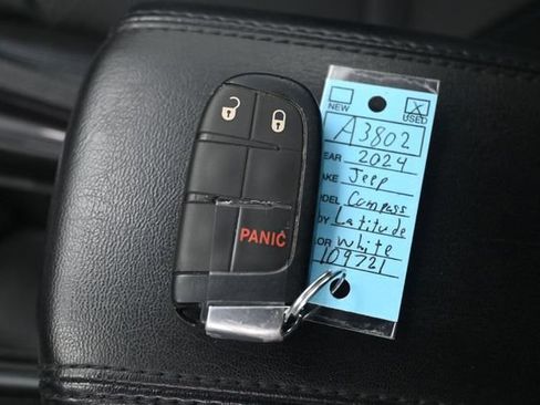 Used 2024 Jeep Compass Latitude AWD/4WD image 15