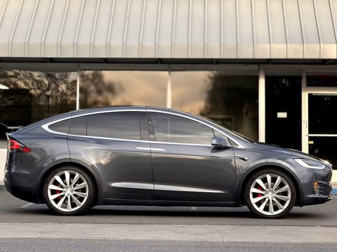 Used 2018 Tesla Model X P100D image 5