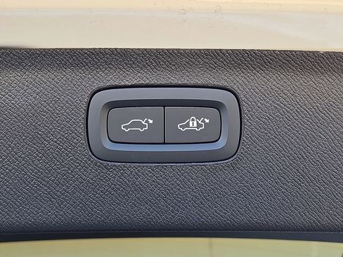 New 2026 Volvo XC90 B5 Plus w/ Protection Package Premier image 14