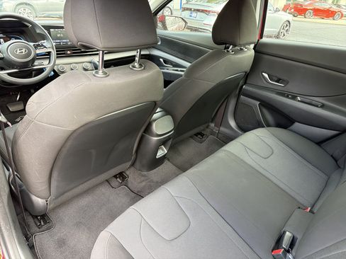 Used 2025 Hyundai Elantra SE FWD image 16