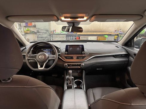 Used 2024 Nissan Altima 2.5 SV FWD image 26
