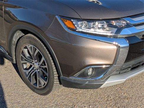 Used 2018 Mitsubishi Outlander GT image 2