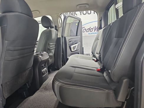 Used 2019 Nissan Titan SV w/ SV Convenience Package AWD/4WD image 17