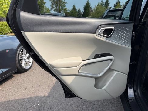 Used 2021 Kia Soul LX FWD image 28