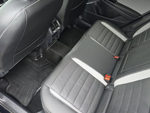 Used 2022 Volkswagen Taos SEL image 11