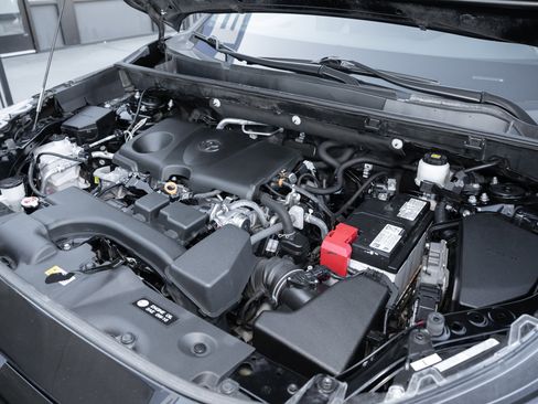 Used 2023 Toyota RAV4 XLE Premium image 15