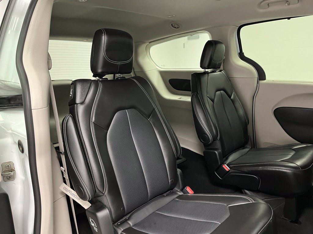 Used 2024 Chrysler Pacifica Touring-L FWD image 55