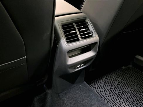 New 2026 Volkswagen Tiguan SE image 16