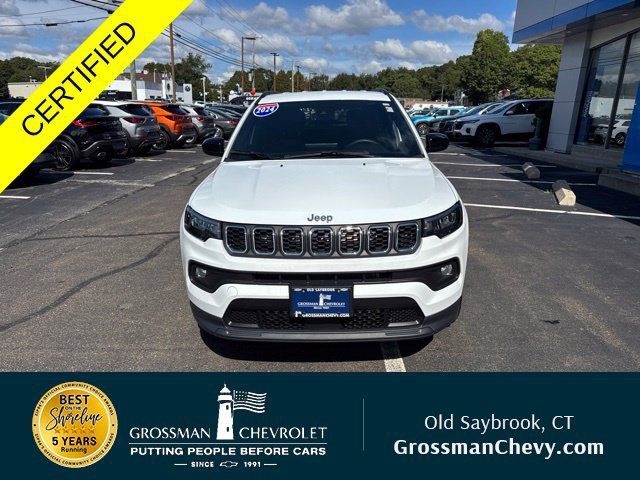 Used 2024 Jeep Compass Latitude w/ Convenience Group AWD/4WD image 4