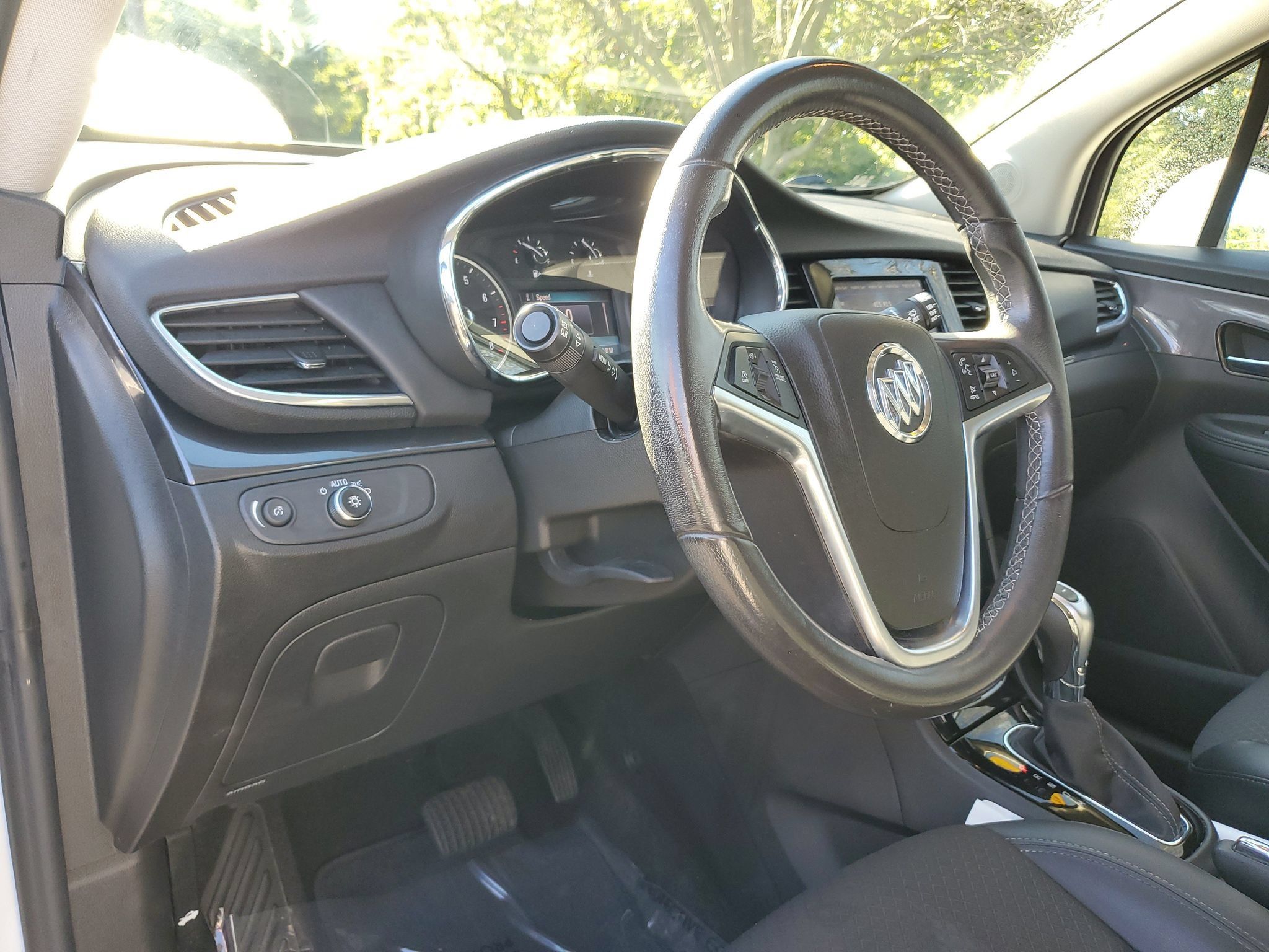 Used 2022 Buick Encore Preferred w/ Safety Package FWD image 16