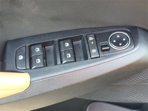 Certified 2025 Kia Seltos EX w/ EX Sunroof Package image 16