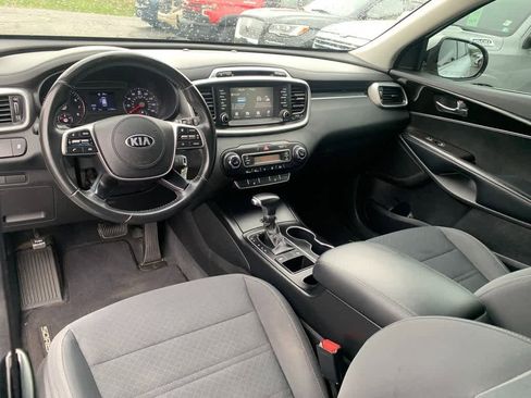 Used 2019 Kia Sorento FWD w/ LX Convenience Package image 16