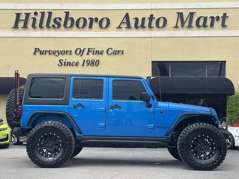 Used 2015 Jeep Wrangler Unlimited Rubicon w/ Connectivity Group AWD/4WD image 4