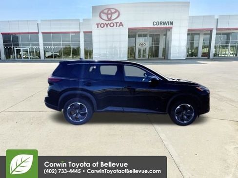 Used 2025 Nissan Rogue SV image 10