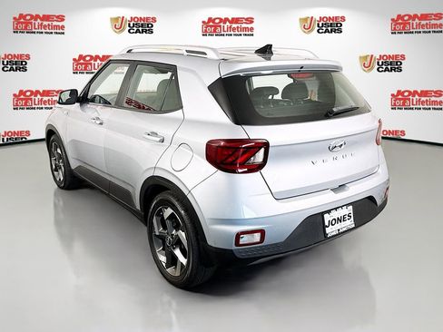 Used 2020 Hyundai Venue SEL w/ Convenience + Premium Package FWD image 2