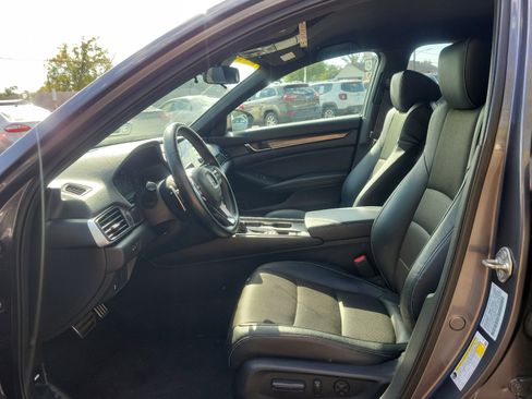 Used 2018 Honda Accord Sport image 13