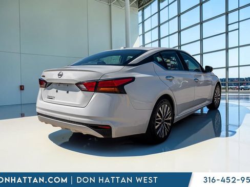 Used 2025 Nissan Altima 2.5 SV FWD image 29
