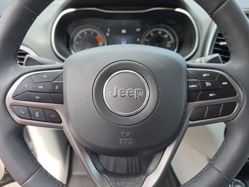 Certified 2022 Jeep Cherokee Latitude Lux w/ Sun & Sound Group AWD/4WD image 30