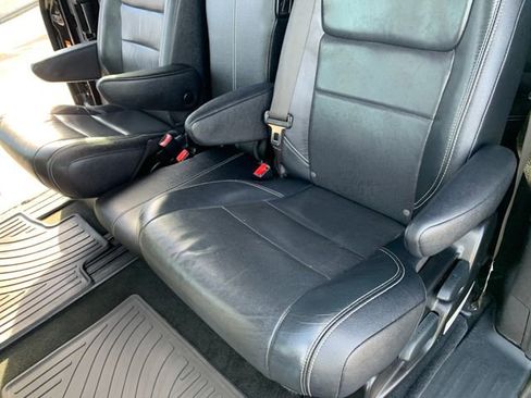 Used 2018 Toyota Sienna SE w/ Carpet Mat Package image 15