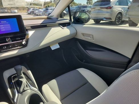 Used 2025 Toyota Corolla LE image 3