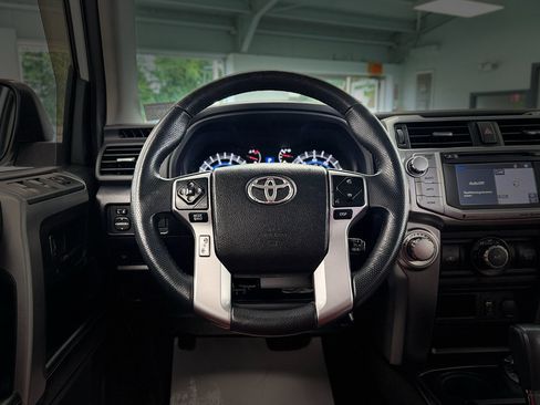 Used 2019 Toyota 4Runner SR5 AWD/4WD image 16
