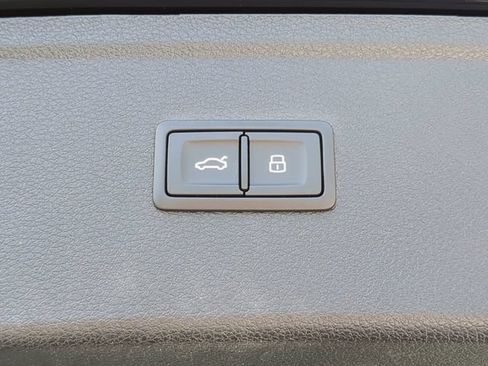 Used 2023 Audi Q5 2.0T Premium w/ Convenience Package AWD/4WD image 9