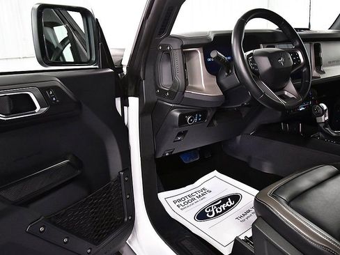Used 2025 Ford Bronco Outer Banks image 15