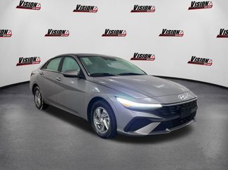 New 2026 Hyundai Elantra SE video 3