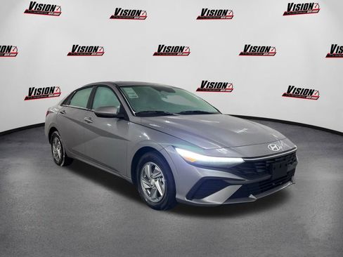 New 2026 Hyundai Elantra SE image 3